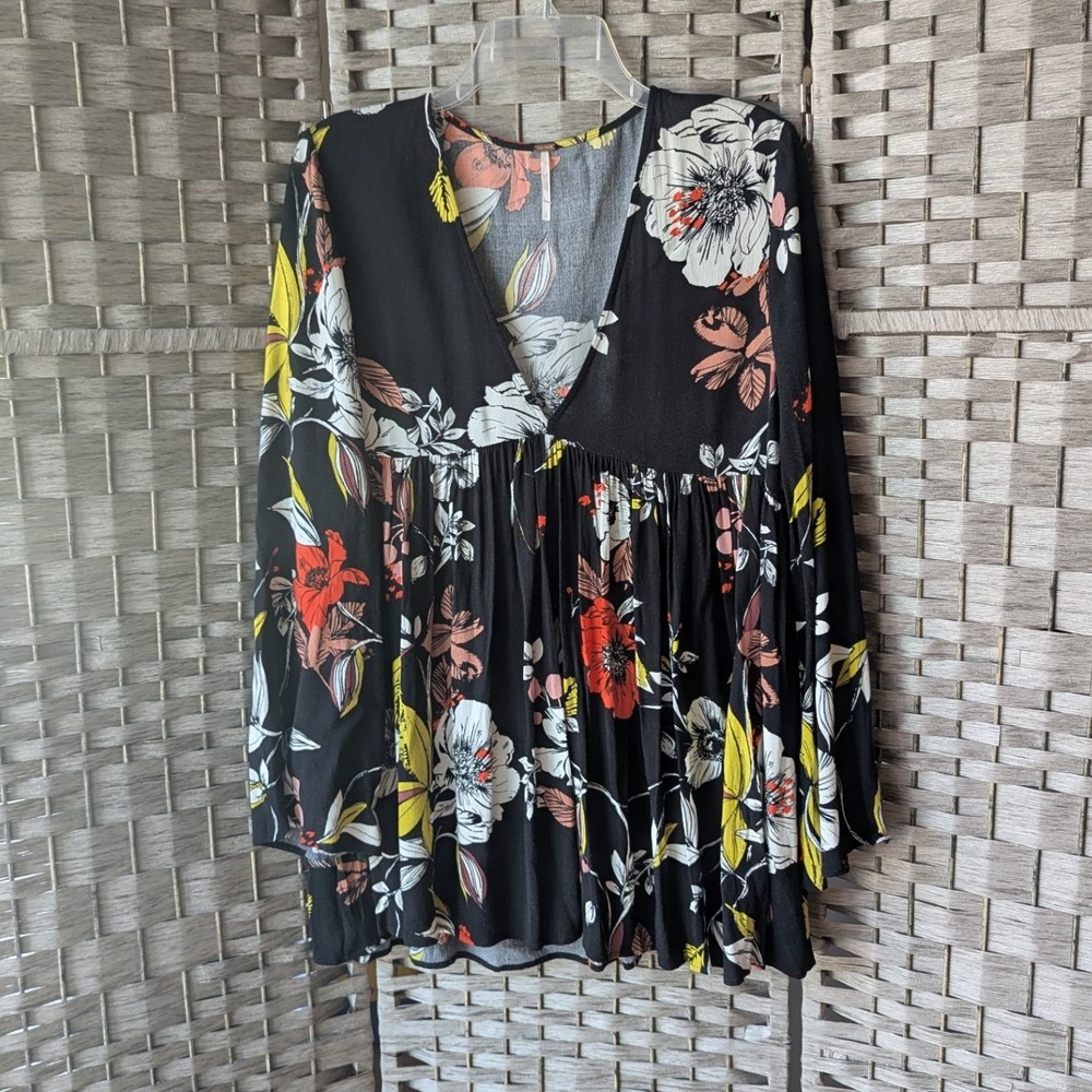 Free People Tunic Top Black Floral V-Neck Babydoll‎ Bell Sleeve Sz S Boho Flowy